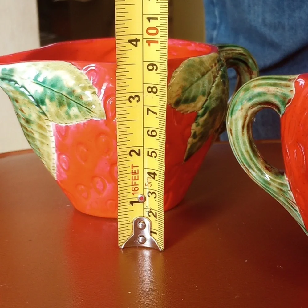 Vintage Painted Ceramic Red & Green Strawberry Sugar Bowl & Creamer Set - Picture 9 of 12